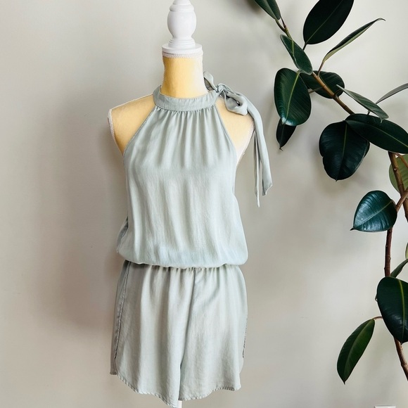 CLOTH & STONE ANTHROPOLOGIE Tencel Halter Bow Romper Sage Casual Feminine | Sz M - Picture 2 of 7